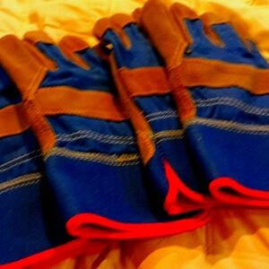 2 pairs of heavy duty leather gloves